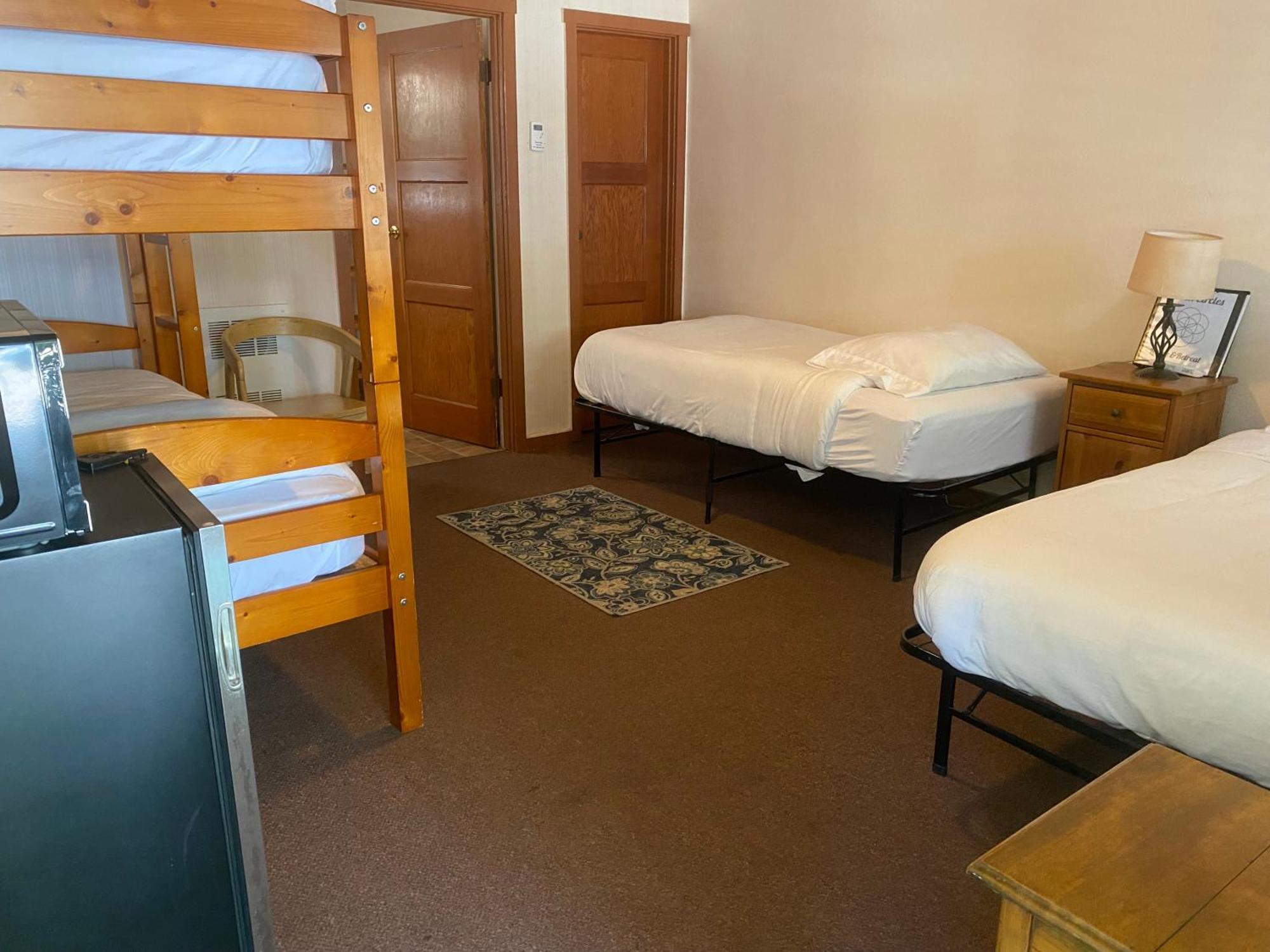 Seven Circles Lodge&Retreat Badger Экстерьер фото